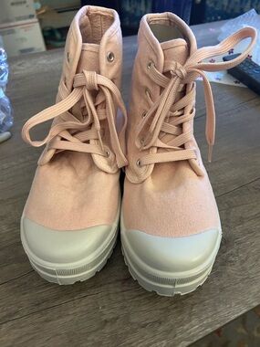 Women’s High-Top Canvas Sneakers in Light Pink by Dirty Laundry